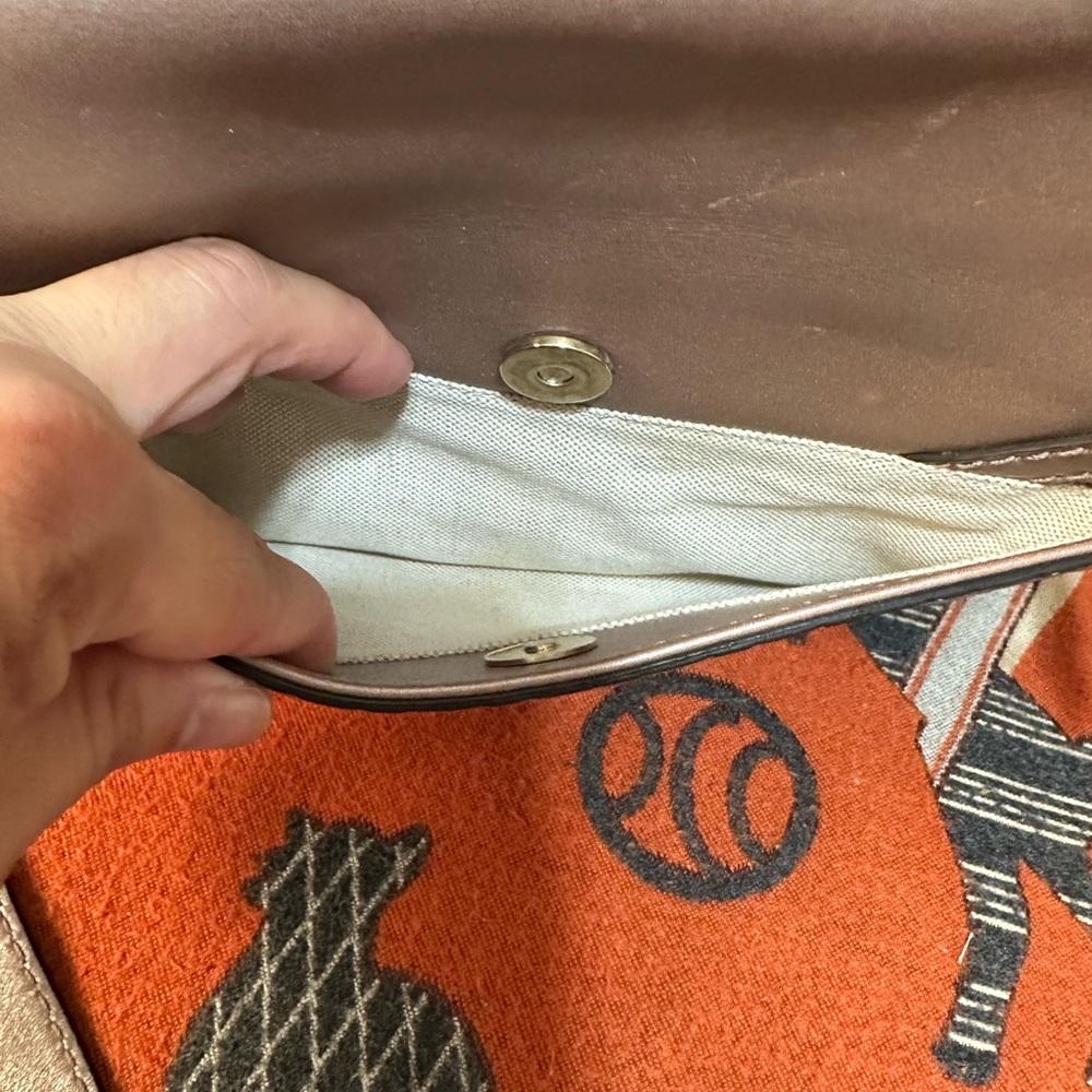 Gucci Metallic Blush Crossbody Bag - Picture 7 of 14